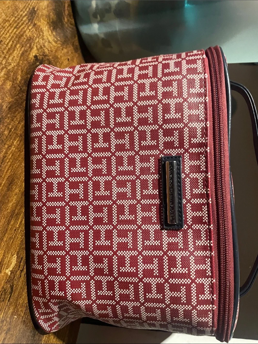 Tommy hillfigur and White Monogram Cosmetic Case with Top Handle